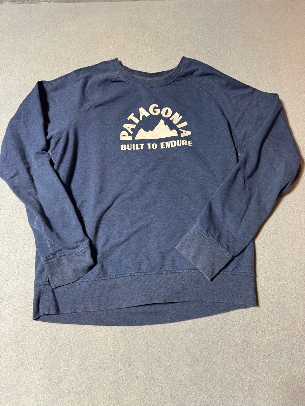 NWOT Patagonia Built to Endure Navy Crewneck Sweatshirt with Logo Size L